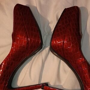 Gianni Bini Red Crocodile Pattern Flats